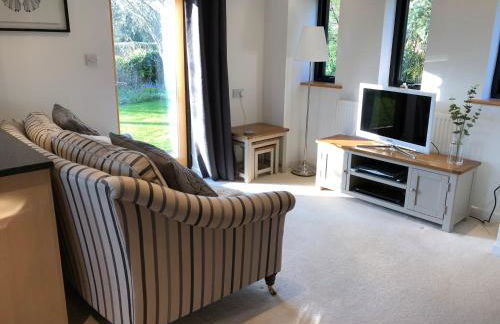 The Stable Barn *On the edge of the New Forest* - Photo 12