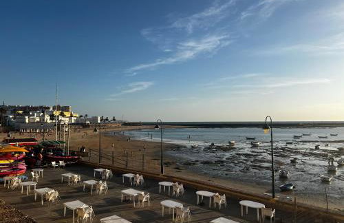 Hidden Gem GRAN TEATRO FALLA SUITES by ApartmentsinCadiz - Photo 44