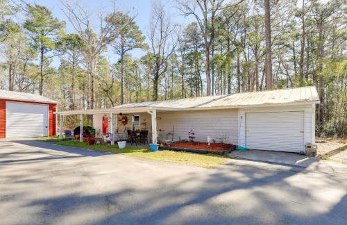 Secluded Newport Getaway with Fire Pit and Grill! - Foto 22