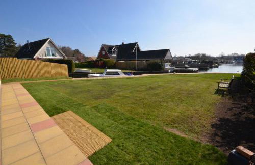 Coots - beautiful property in the heart of Wroxham sits on the waterside - Photo 20