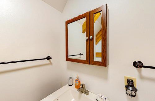 Lazy Lumberjack Hilltop Cabin - Photo 24