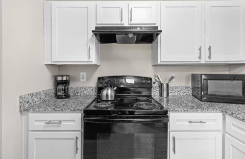 Prime Location, 2 mins to Airport, 5 mins to Dwntn - Foto 32