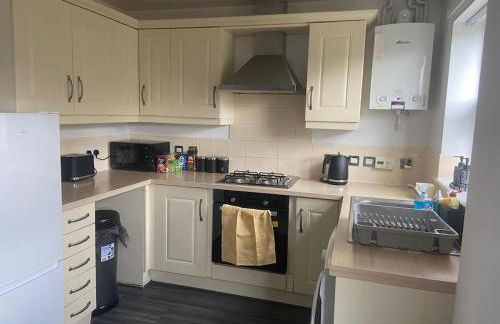 5 bedroom 3 Bathroom townhouse,Parking, Netflix, Pool table, Wifi,Nr Sandwell Hospital and train station - Foto 14