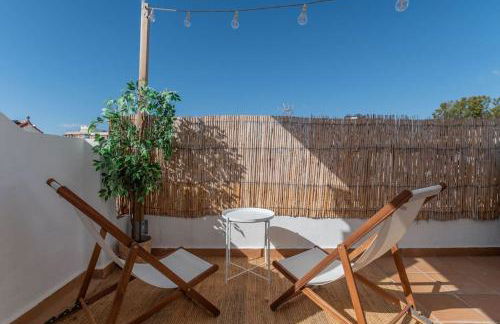 Urban Charm Rooftop Apartment with Vista - Photo 5