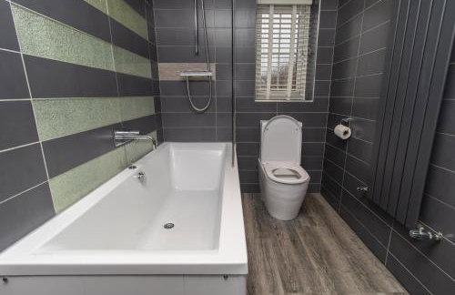 Free Driveway Parking, 3 Double Bedroom House, Quiet Private Estate, Fast WIFI, Ideal for Long Term Contractor, etc Stays, 3 miles 7 mins drive to Nissan, 15 mins to Sunderland Newcastle, Regular Housekeeping Options - See Our Site for Assurance - Foto 17