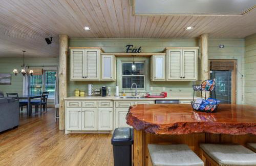 The Wagon Wheel Cabin Hot Tub Sleeps 10 Spacious - Foto 14