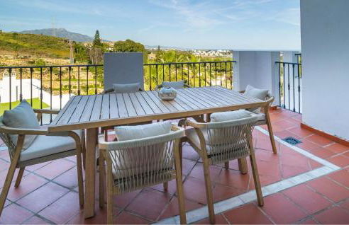 Serene hideaway, luxurious 2-bedroom penthouse apartment in the exclusive Paraíso Pueblo - Photo 26