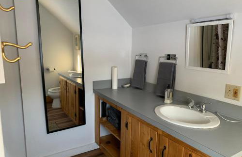Charming barn loft - all amenities on 60 acre farm in the White Mountains of NH - Foto 11