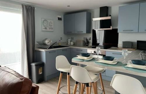 Orchard Lodge-Coastal Retreat, newly built hideaway with village views and private terrace - Foto 18