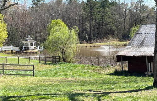 In the Woods by a Pond! Sugar Ranch Guest House! - Foto 38