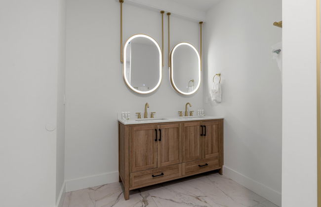 Luxurious Home with Theatre Room - Foto 33