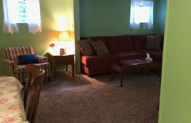 Rustic BEACH FRONT Basement Apt, Pet Friendly Wi-Fi apts - Foto 21