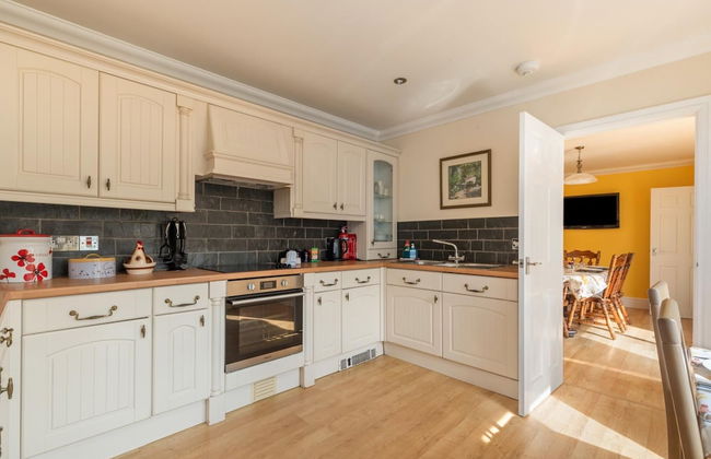 Sunningdale - Beach Side Cottage, Sea Views, Parking - Photo 31