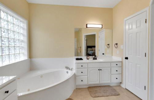 Luxury Home with Gourmet Kitchen - 3 Miles to A&M, Sleeps 14 - Foto 21