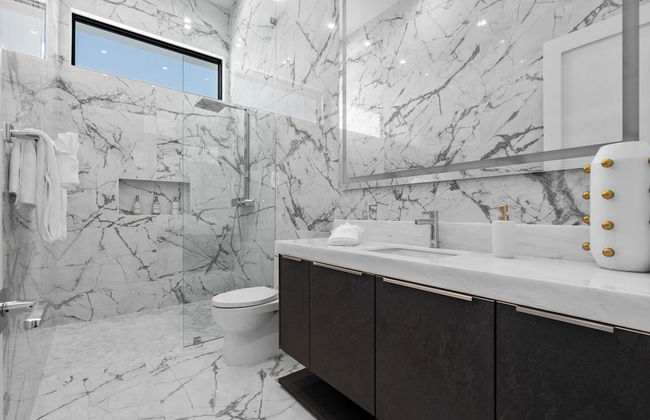 Sleeps 26 Pool, Hot Tub, Pickleball & Putting Green Bravo Villa #12 by Avantstay - Foto 19