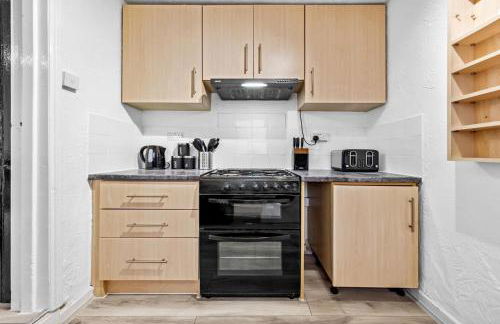 3 Beds Home walking distance from Shirley High Street - sleep 7 - Free Parking - Pool Table - 50" TV - Foto 12