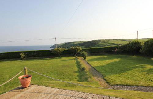 Spacious seaside family house in Aberdaron with large garden and stunning sea views - Photo 21