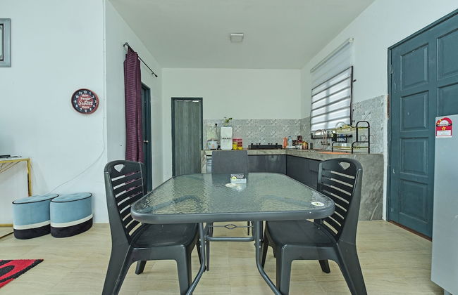 OYO HOME 90682 Liliz Mambang Farmstay - Foto 17