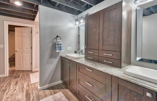 Charming & Cozy Chalet; Minutes to Shanty Creek! - Foto 41