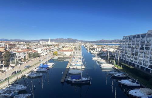 Apartamento Frente al Canal con Terraza y Vistas al Mar - Foto 3