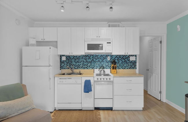 Beachy Days Escape - Cozy Haven Steps From Beach! - Foto 11