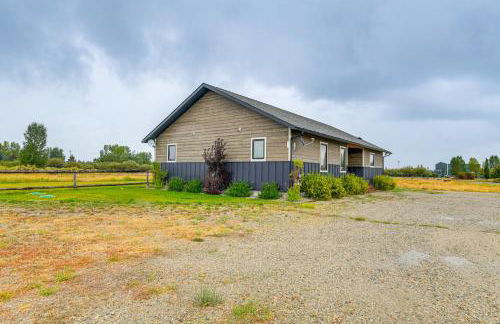 Pinedale Getaway Near Hiking, Skiing and Lakes! - Photo 24