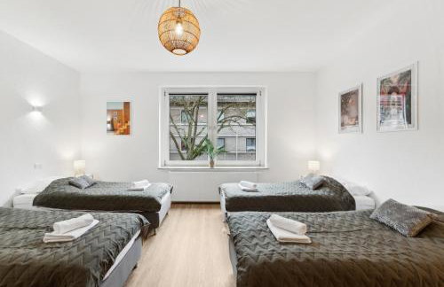 Modern-Netflix-Messe-Veltins Arena-Free Parking - Foto 6