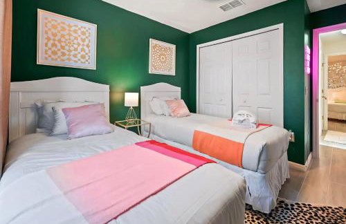 Disney World Getaway: 4 Br - Sunroof - BBQ Bliss - Foto 26