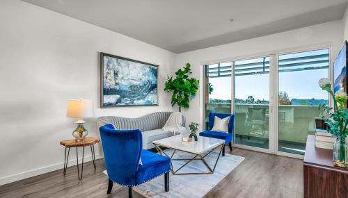 Luxury by the Beach with Pool, Gym, Game Room - Photo 3