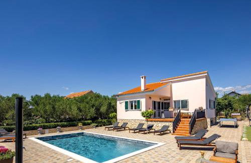 Modern Countryside Villa Near the Sea, Private Swimming Pool, Lovely Guesthouse - Foto 1