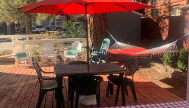 Spacious cozy chalet huge deck over seasonal creek - Foto 2