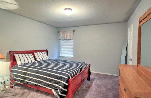 Quiet Arlington House with Yard near Joe Pool Lake! - Foto 18