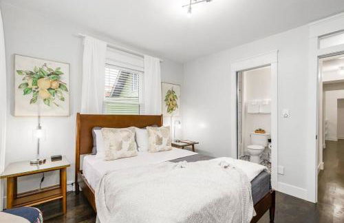 Spacious 5BR/5.5BA Near Plaza & Museum - Photo 22