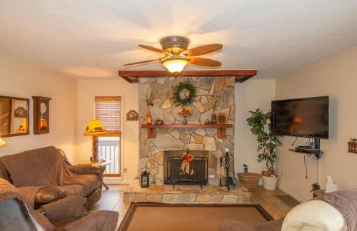 Charming Riverfront Cabin - Hot Tub Overlooking New River, Gas Fireplace - Foto 10