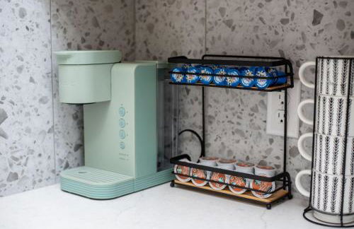 Beautiful 6 bed 3 bath home in quiet neighborhood - Foto 13