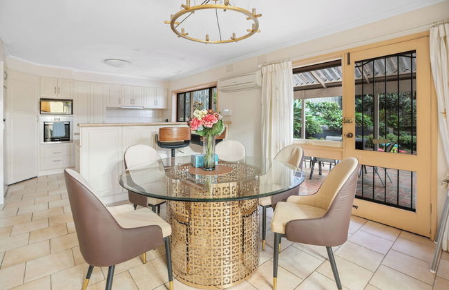 Stylish Retreat at Wheelers Hill 5BRM - Foto 14