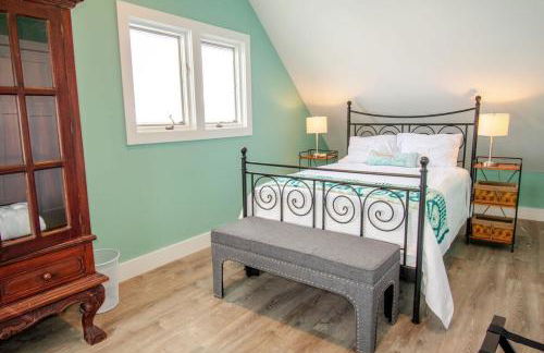 Full Renovation Amazing Spot with Views - Photo 17