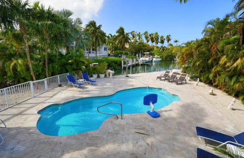 Waterfront Luxury Home With Pool And Boat Dock 3 Bedroom Home by RedAwning - Foto 81