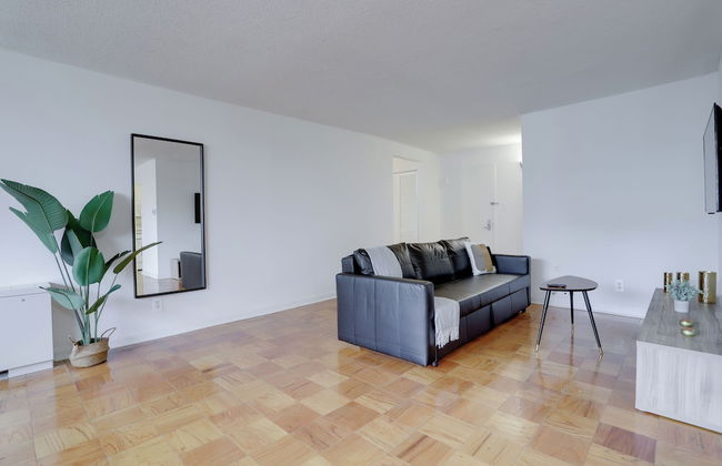 Convenient Apt Near Airport - Photo 22