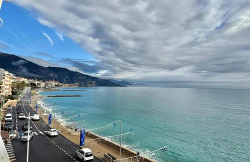 Casa Sud Menton Studio Front de Mer Vue Mer Panoramique Terrasse Parking - Foto 56