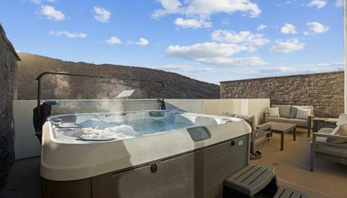 Brand New! Desert Cliff Sleeps 20 Guests! - Foto 1