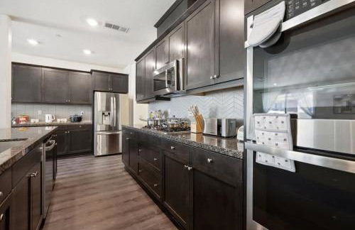 Entire Private Home with 5 Bedrooms 3 Bathrooms, 3000 sqft, Gated Yard, Garage, Nice View, Available Now - Foto 35