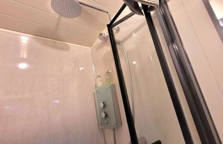 Plank Bridge Shepherds Hut in Orchard - Peaceful Escape for Two - Foto 16