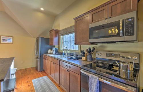 Luxe Green Barn Near Skiing with Mt Equinox Views! - Foto 14