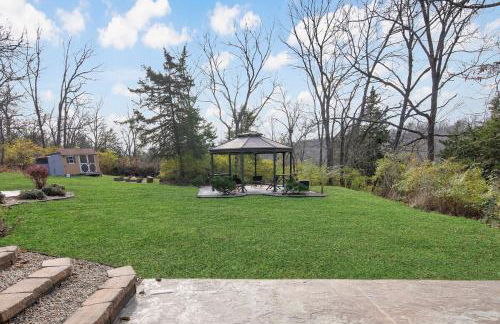 Hillside vacation next to Overland Park Kansas nature trail grill and fun - Foto 49