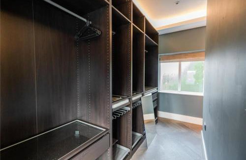 Humberston Avenue Large 4bed - Contractors Welcome & Big Living Area - Photo 6