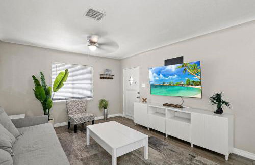 Renovated Stay, Parking, Near DT & Airport - Foto 1