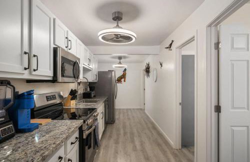 3BR 2BA Cozy Home with Jacuzzi Near Downtown - Foto 8