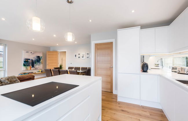 Stylish new Home With Parking - King Beds Garden - Foto 61