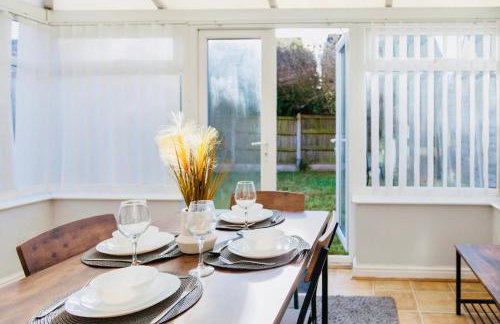 Cozy 3-Bed Retreat Near Manchester Airport Ideal for Families & Groups - Foto 19